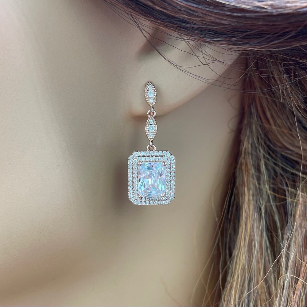 Rose gold tear drop princess emerald halo cut - Picture 4 of 12